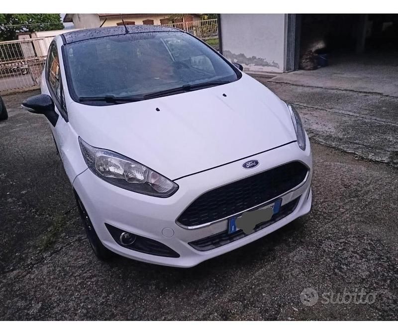 Usata Ford Fiesta 424 CV (311 kW) 2016 Utilitaria