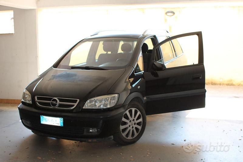 Nero Usata 2003 Opel Zafira Monovolume | 1500 € - Immagine 1/4