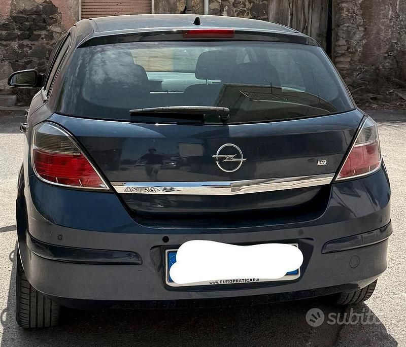 Usata Opel Astra 115 CV (84 kW) 2008 Blu Berlina