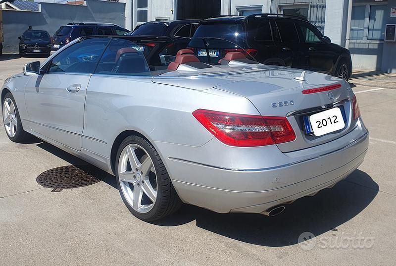 Usata Mercedes E250 2012 Grigio Cabrio