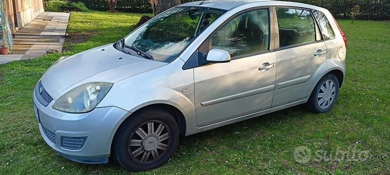 Usata Ford Fiesta 2007 Grigio Utilitaria