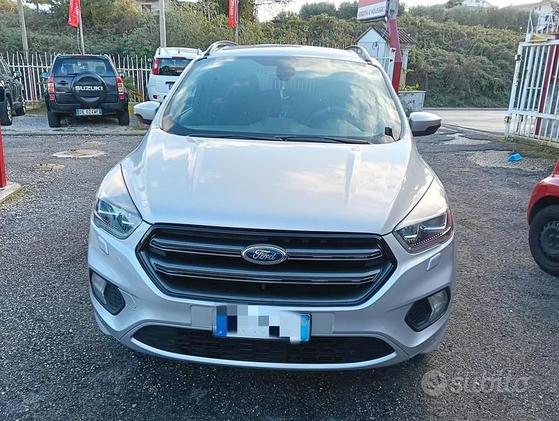 Usata Ford Kuga 120 CV (88 kW) 2017 Grigio SUV