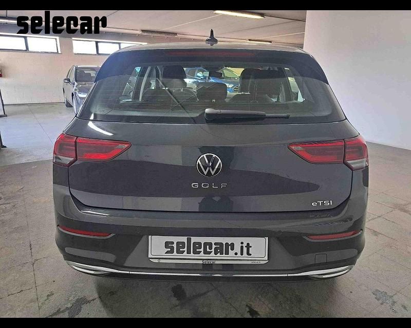 Usata VW Golf VIII Style 130 CV (95 kW) 2022 5v grigio manganese metallizzato Berlina