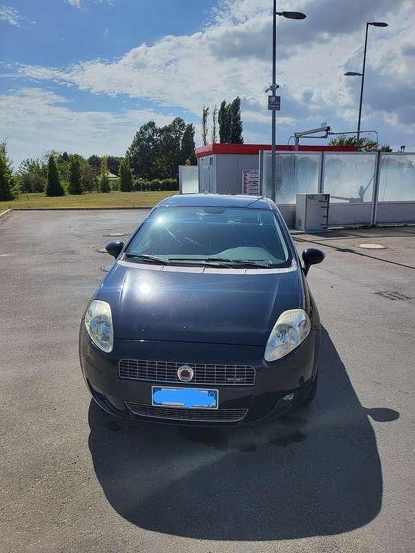 Blu/azzurro Usata 2009 Fiat Grande Punto Dynamic Due volumi | 3100 € (Buon prezzo) - Immagine 1/4