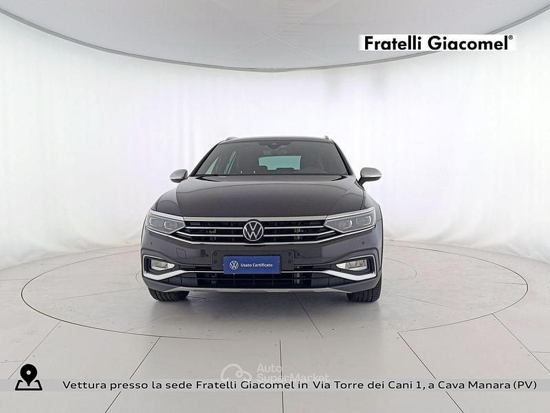 Usata VW Passat Alltrack 200 CV (147 kW) 2023 Grigio Station wagon