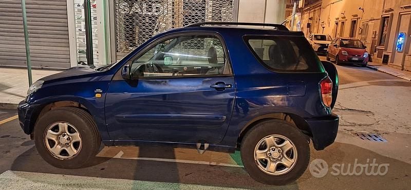 Usata Toyota RAV4 2002 Blu SUV