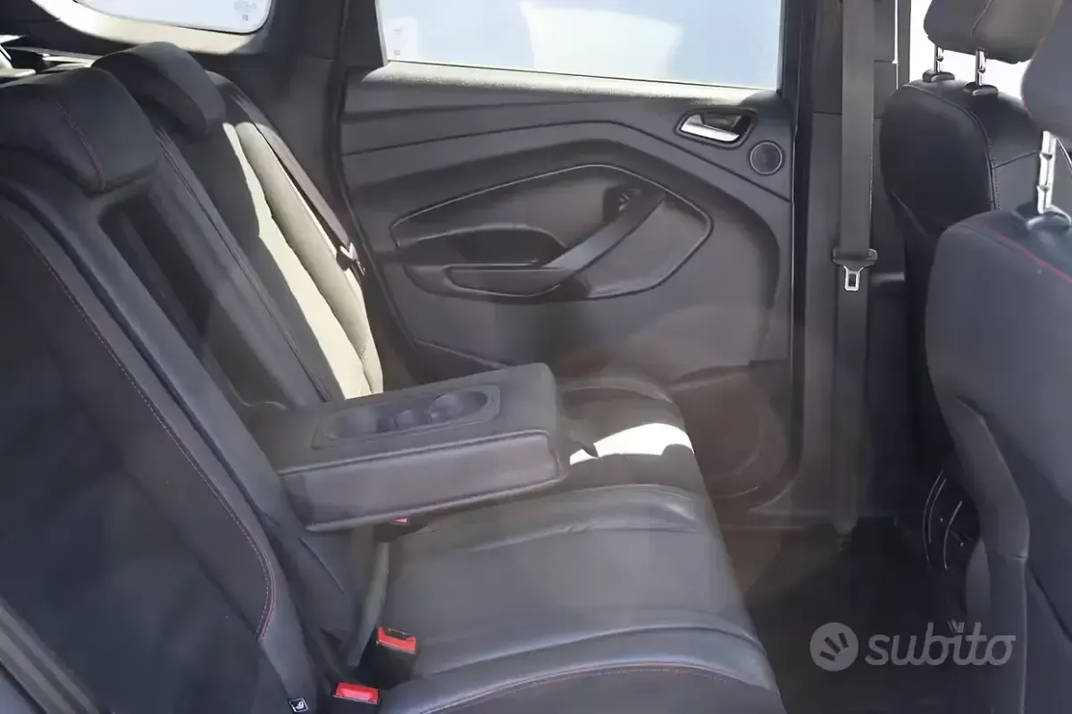 Usata Ford Kuga ST-Line 120 CV (88 kW) 2017 Grigio SUV