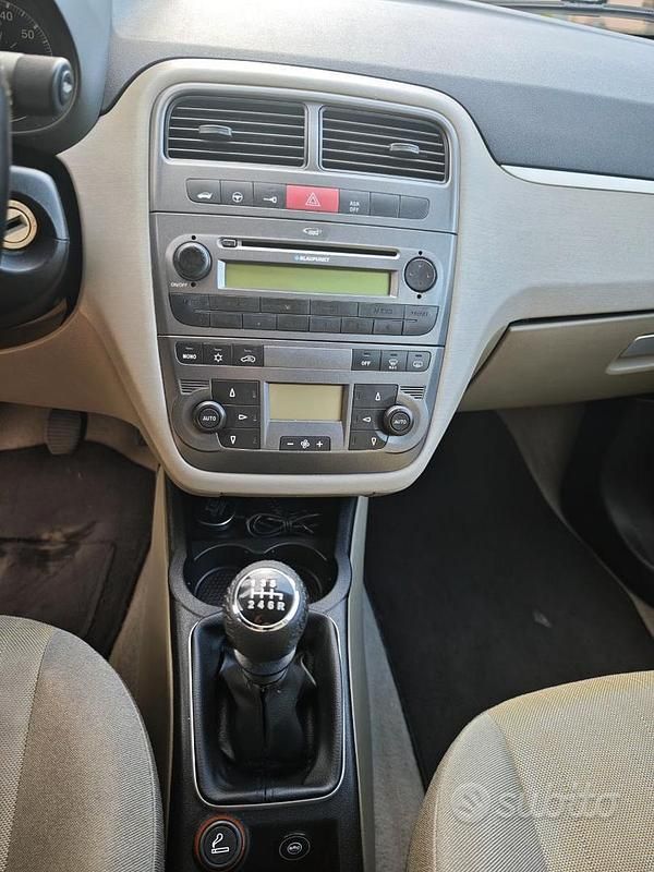 Usata Fiat Grande Punto Dynamic 95 CV (69 kW) 2005 Nero Utilitaria