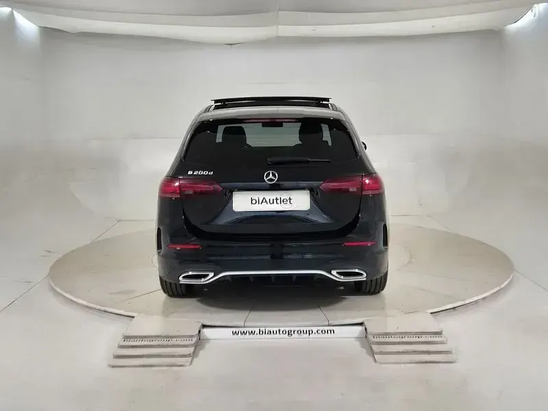 Usata Mercedes 200 AMG Line Premium Plus 150 CV (110 kW) 2023 Nero Monovolume