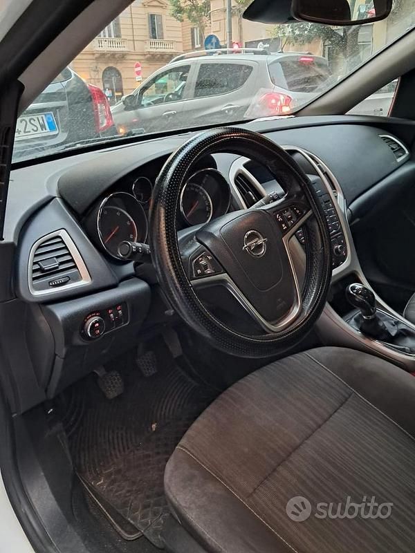 Usata Opel Astra 95 CV (69 kW) 2012 Bianco Station wagon