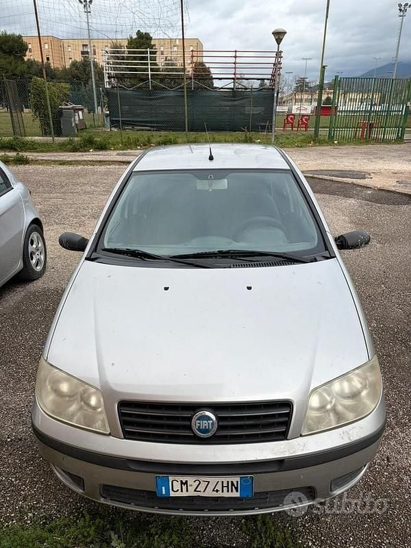 Usata Fiat Punto 60 CV (44 kW) 2004 Grigio Berlina