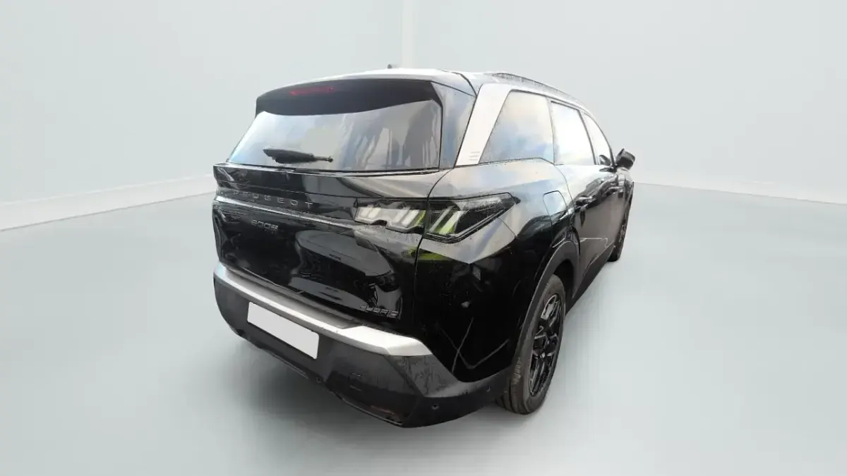 Usata Peugeot 5008 Allure 145 CV (106 kW) 2025 Nero SUV