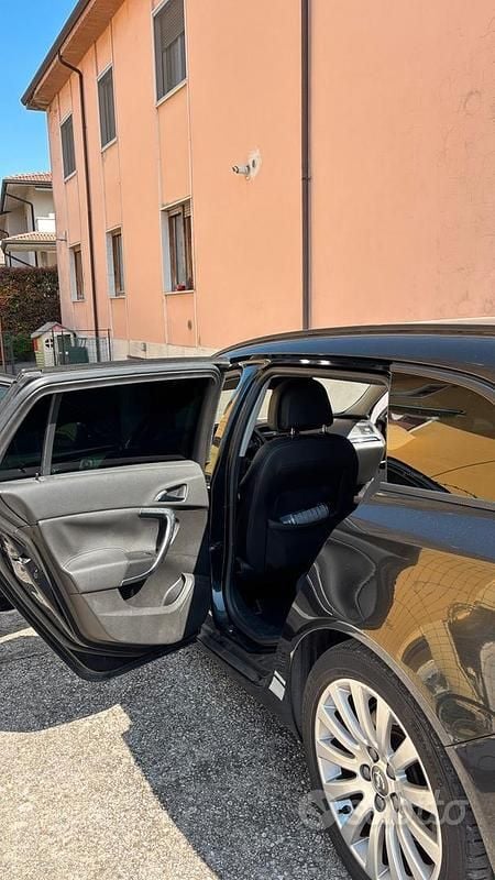 Usata Opel Insignia 160 CV (117 kW) 2010 Nero Station wagon
