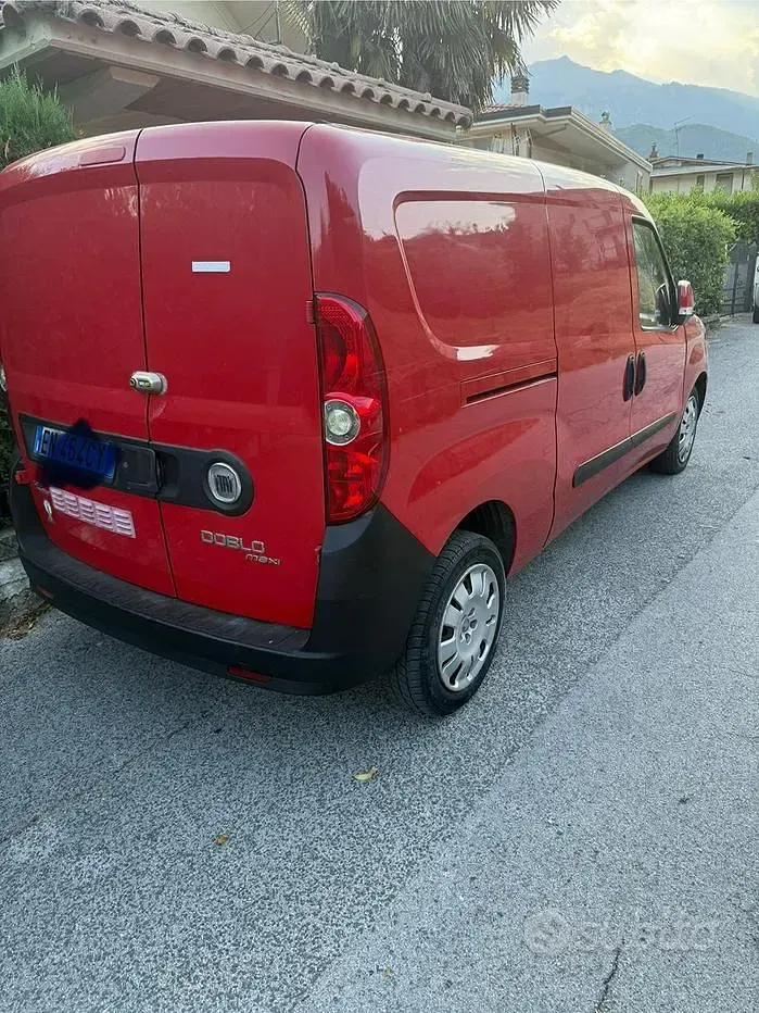 Usata Fiat Doblò 105 CV (77 kW) 2012 Rosso Monovolume