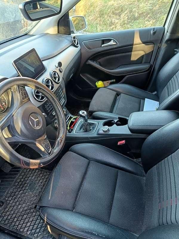 Usata Mercedes 180 109 CV (80 kW) 2016 Argento Berlina