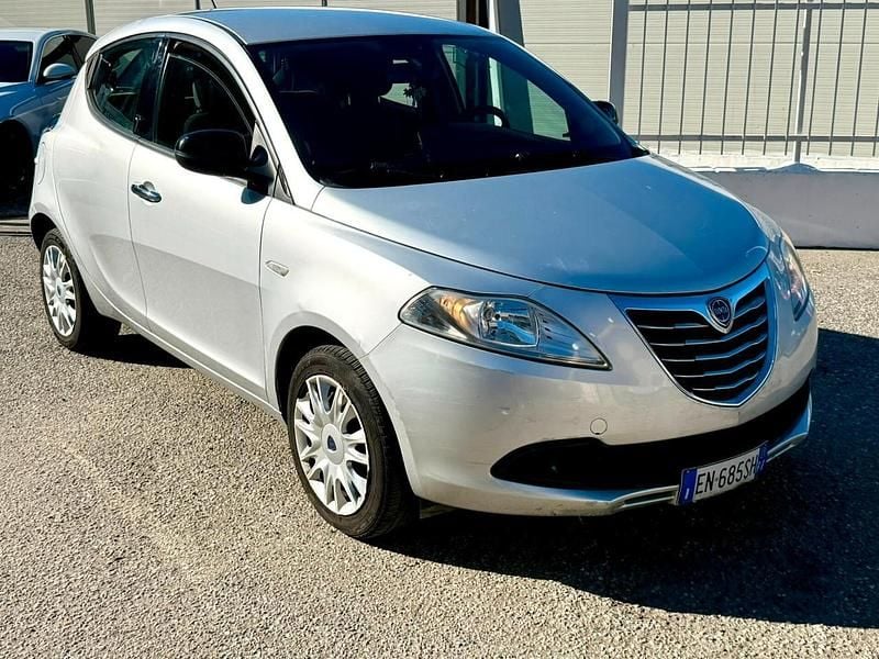 Usata Lancia Ypsilon Silver 95 CV (69 kW) 2012 Grigio Utilitaria