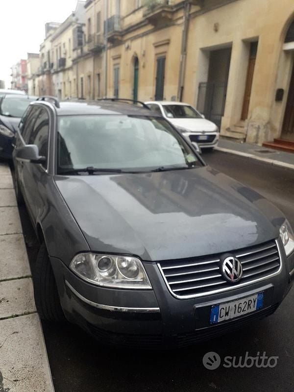 Grigio Usata 2005 VW Passat Station wagon | 750 € (Buon prezzo) - Immagine 1/4