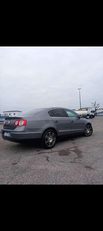 Usata VW Passat 140 CV (102 kW) 2006 Grigio Berlina