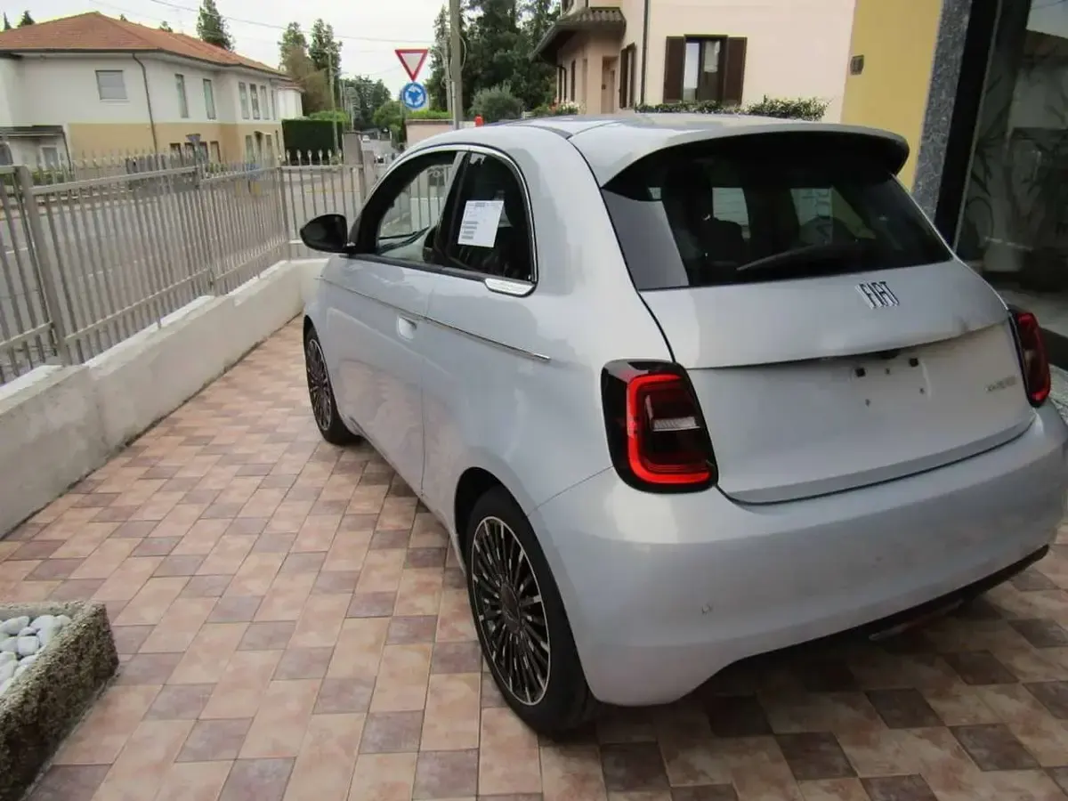 Nuova Fiat 500 La Prima 65 CV (47 kW) 2026 Rose gold metallizzato Utilitaria