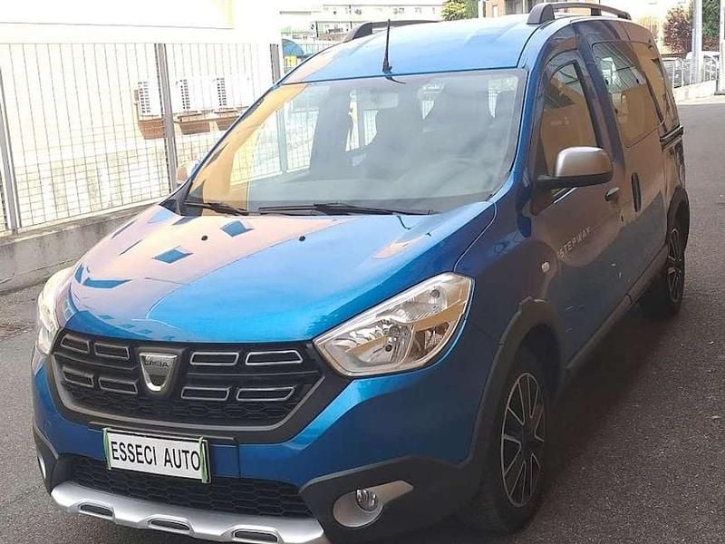 Usata Dacia Dokker Stepway 90 CV (66 kW) 2018 Azzurro metallizzato Monovolume