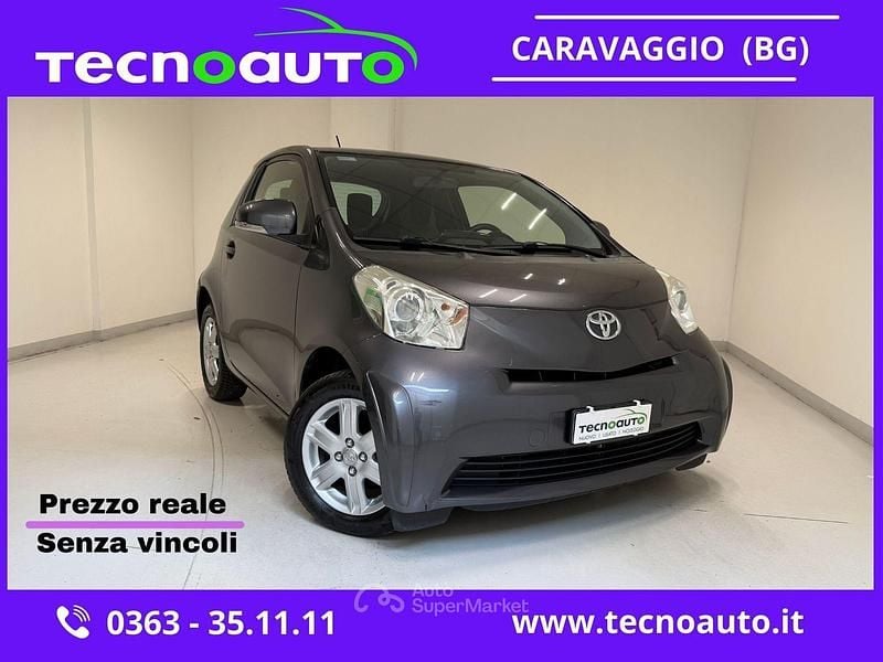 Usata Toyota iQ Lounge 68 CV (50 kW) 2014 Nero Utilitaria