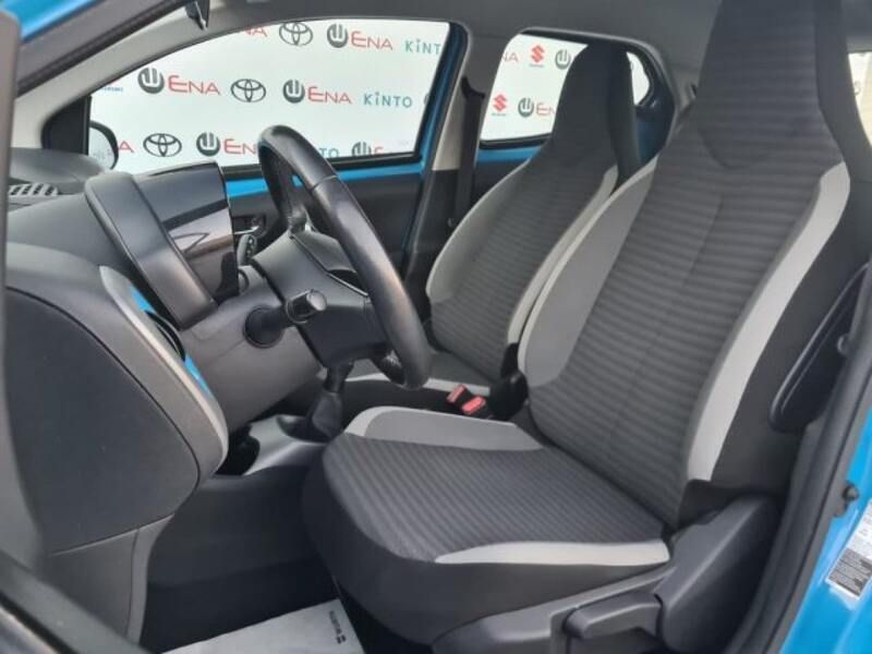 Usata Toyota Aygo Cool 72 CV (52 kW) 2019 Azzurro pastello Utilitaria