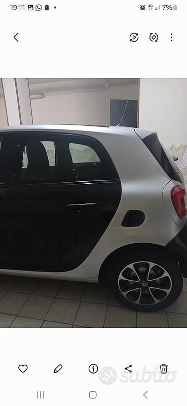 Usata Smart ForFour 64 CV (47 kW) 2016 Nero Utilitaria