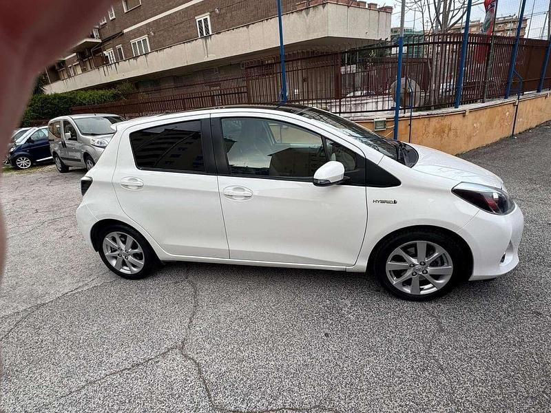Usata Toyota Yaris Hybrid Style 75 CV (55 kW) 2014 Bianco Berlina
