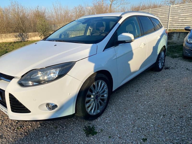 Usata Ford Focus Titanium 119 CV (87 kW) 2013 Bianco Station wagon
