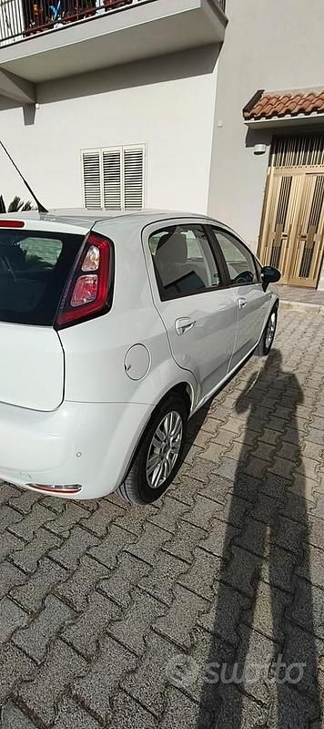 Usata Fiat Punto 85 CV (62 kW) 2015 Utilitaria