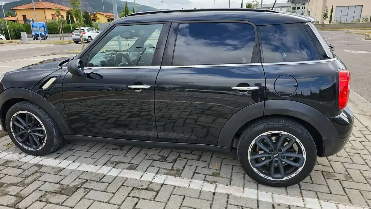 Usata Mini One D Countryman Business 90 CV (66 kW) 2016 Nero SUV