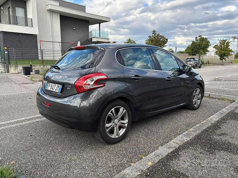 Usata Peugeot 208 115 CV (84 kW) 2013 Utilitaria