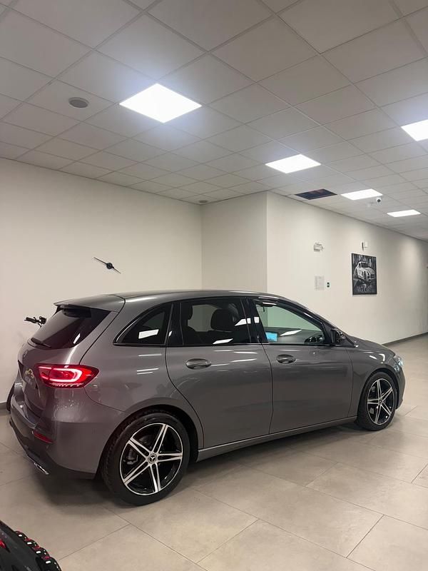 Usata Mercedes B200 150 CV (110 kW) 2021 Grigio Monovolume