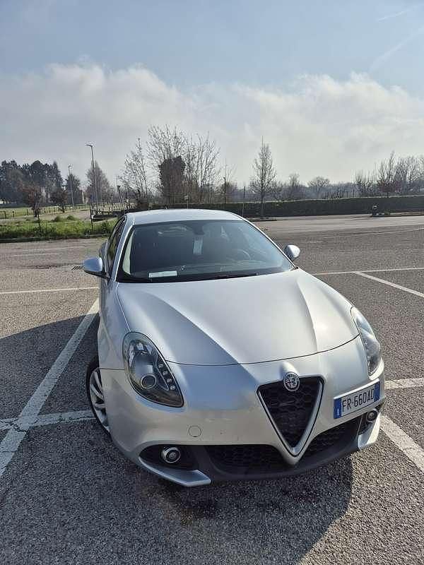 Usata Alfa Romeo Giulietta 120 CV (88 kW) 2018 Argento Utilitaria
