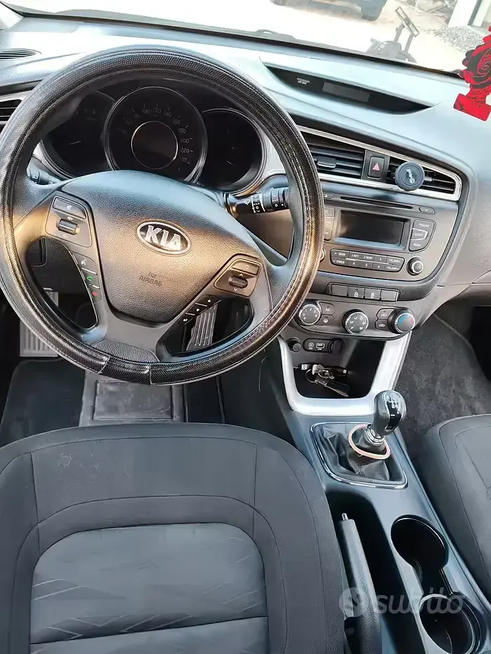 Usata Kia Ceed 115 CV (84 kW) 2016 Grigio Utilitaria