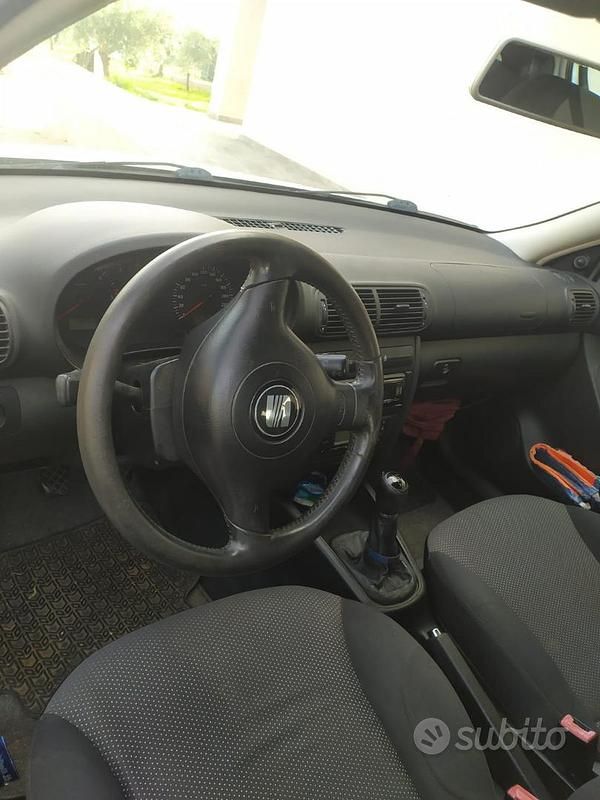 Begagnad Seat Leon 110 HK (80 kW) 2004 Grå Sedan