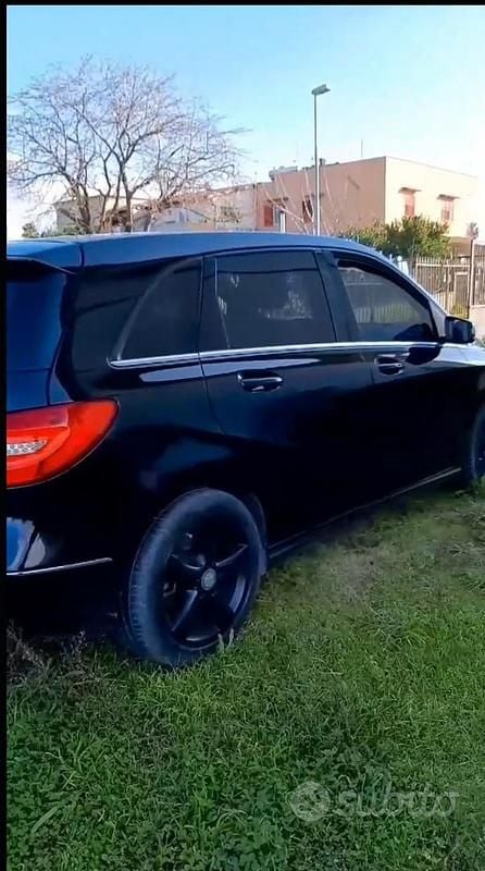 Usata Mercedes B200 136 CV (100 kW) 2015 Nero Utilitaria