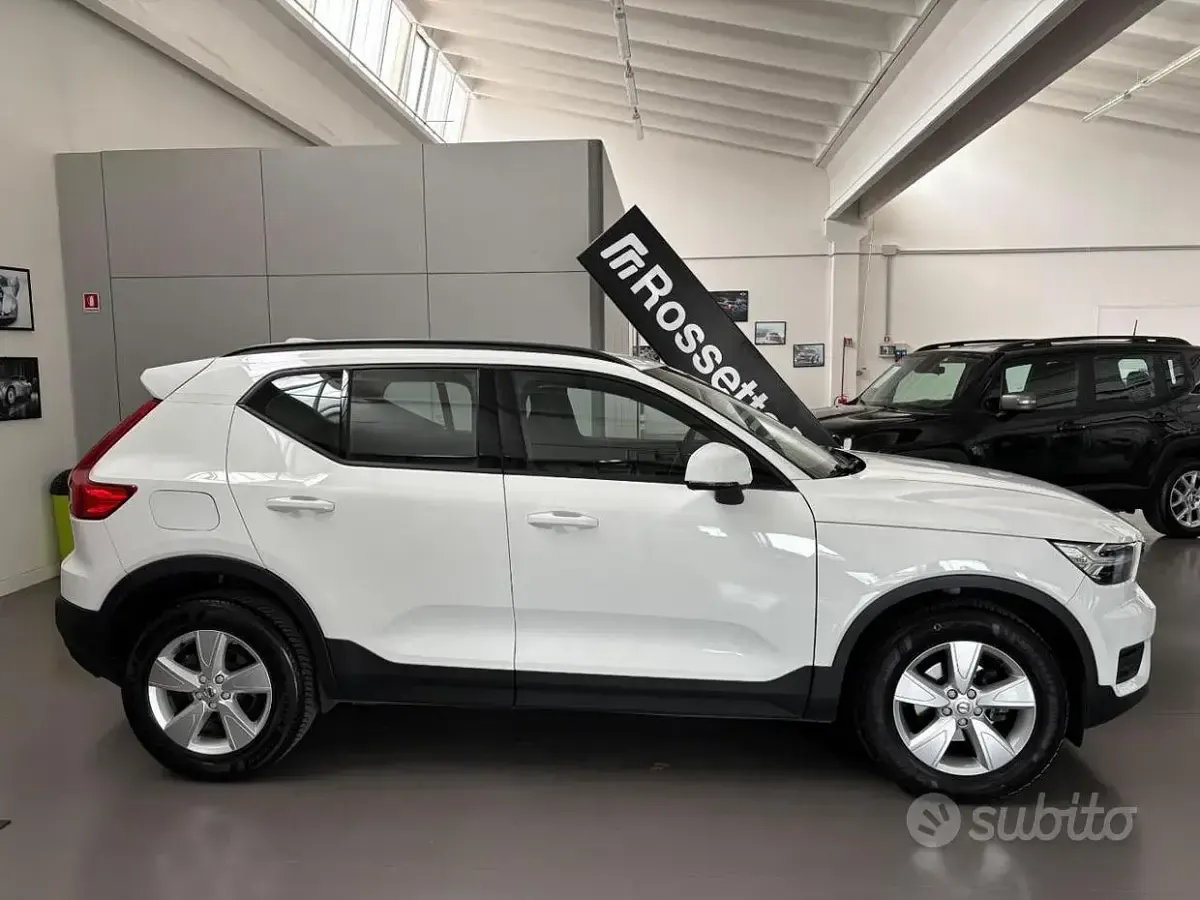 Usata Volvo XC40 Momentum 129 CV (94 kW) 2021 Bianco SUV