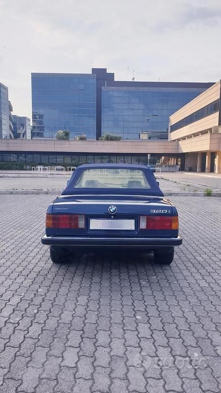 Usata BMW 320 Cabriolet Efficient Dynamics 129 CV (94 kW) 1988 Blu Cabrio