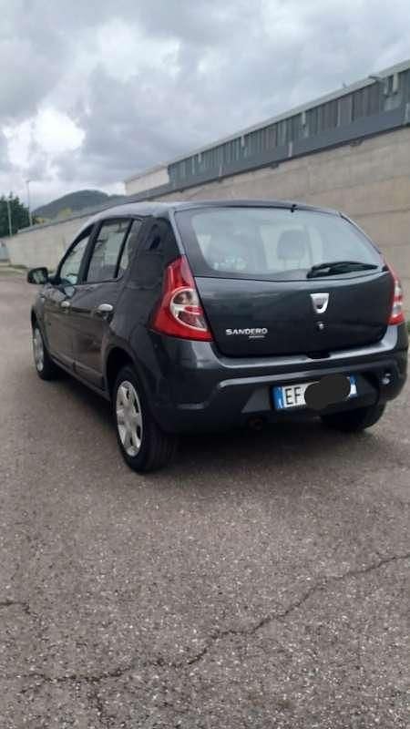 Usata Dacia Sandero Ambiance 75 CV (55 kW) 2010 Berlina