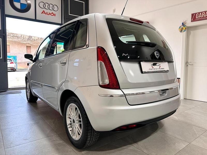 Usata Lancia Musa 70 CV (51 kW) 2009 Grigio Monovolume