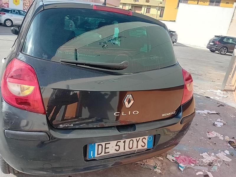Usata Renault Clio II 78 CV (57 kW) 2007 Nero Utilitaria