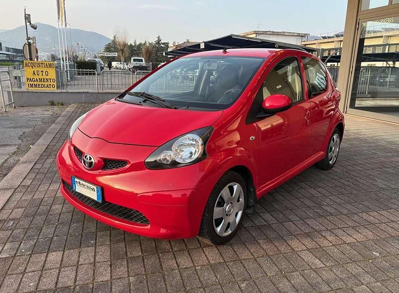 Usata Toyota Aygo 68 CV (50 kW) 2008 Rosso Utilitaria