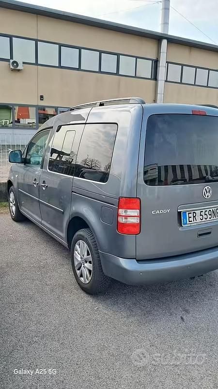 Usata VW Caddy 102 CV (75 kW) 2013 Grigio Monovolume