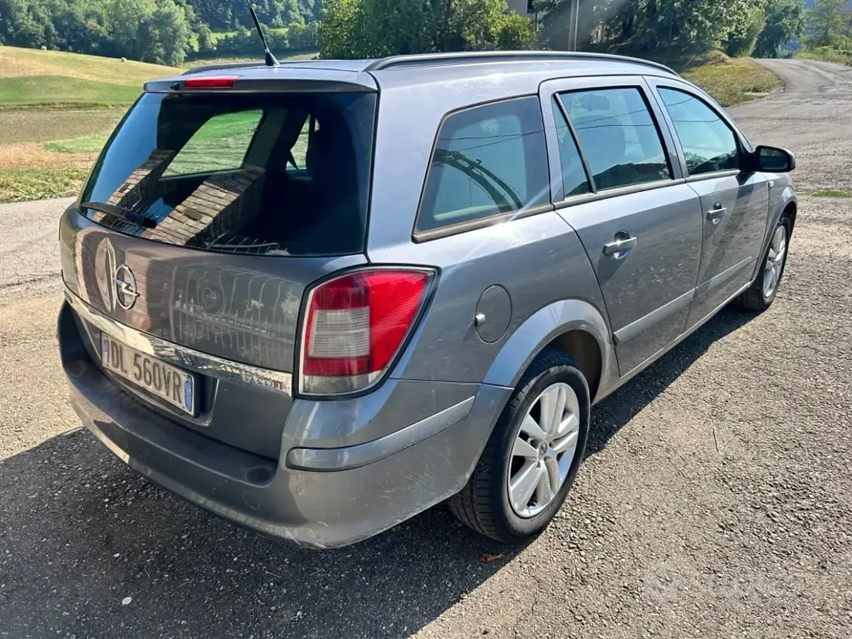 Usata Opel Astra Cosmo 125 CV (91 kW) 2007 Grigio Station wagon