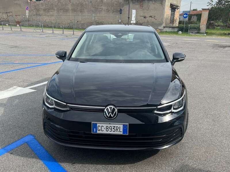 Usato 2020 VW Golf VIII 1.0 El_Benzin 110 CV (22.000 €)