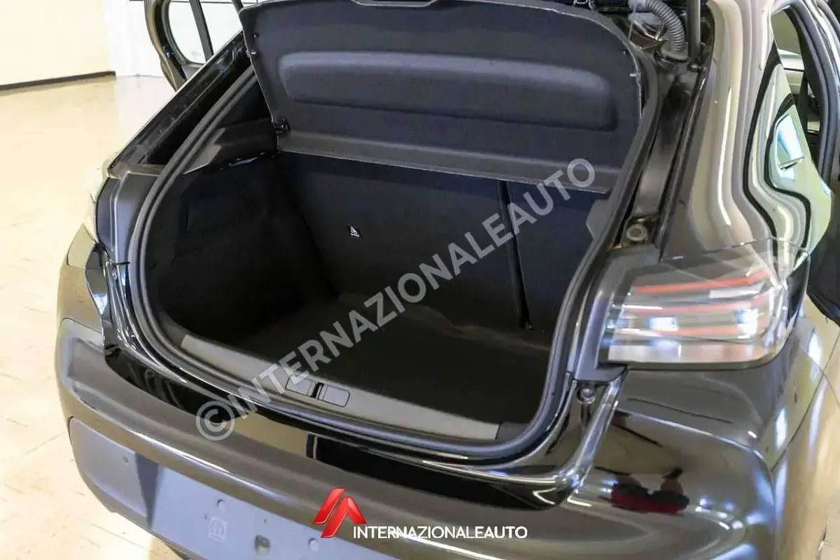 Usata Peugeot 208 Active 75 CV (55 kW) 2024 Nero Utilitaria
