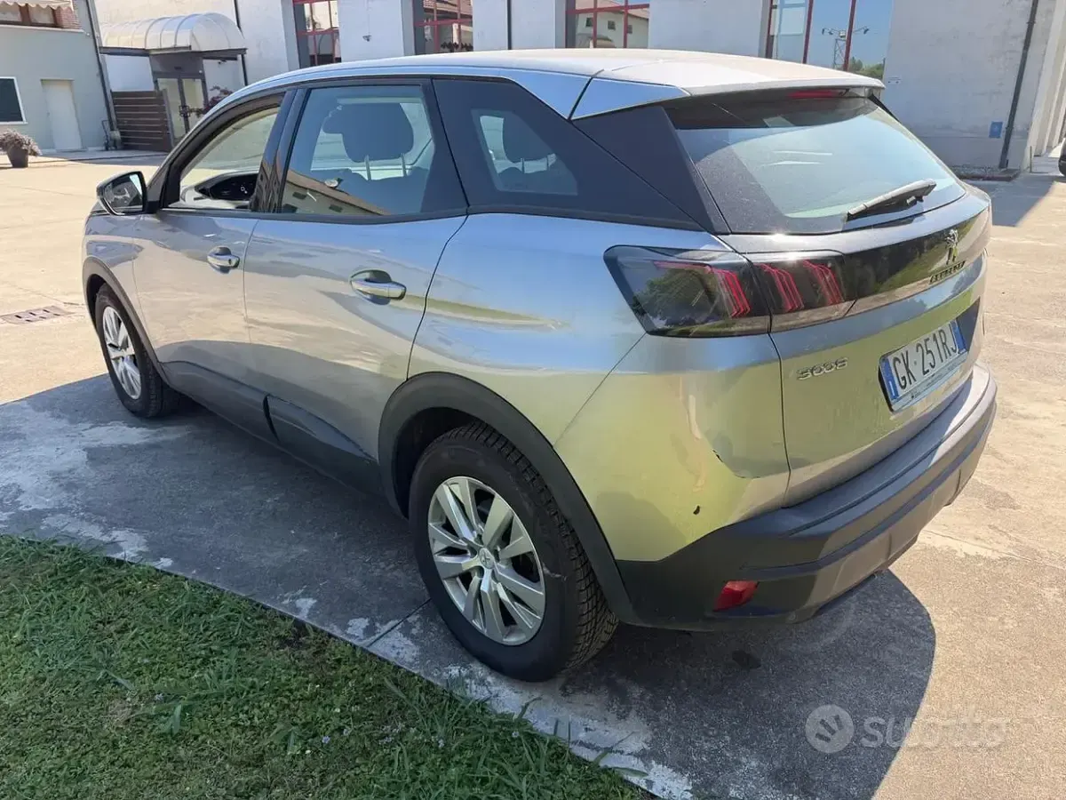 Usata Peugeot 3008 Active 131 CV (96 kW) 2022 Grigio SUV