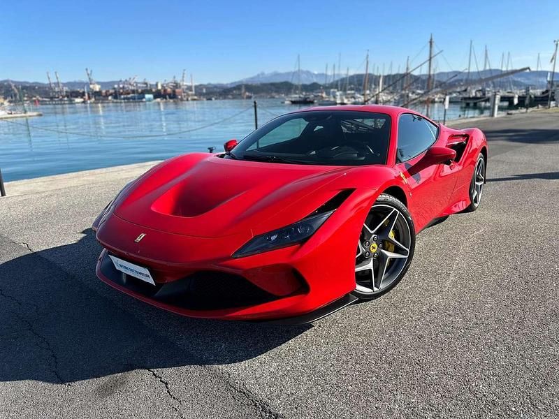 Rosso Usata 2021 Ferrari F8 Coupé | 315.000 € (Buon prezzo) - Immagine 1/4