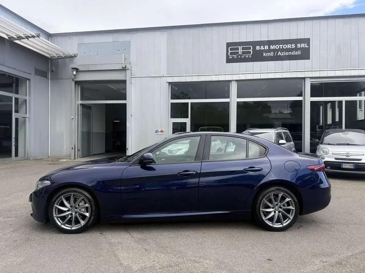 Używany Alfa Romeo Giulia Super 160 KM (117 kW) 2020 Niebieski Sedan/Limuzyna